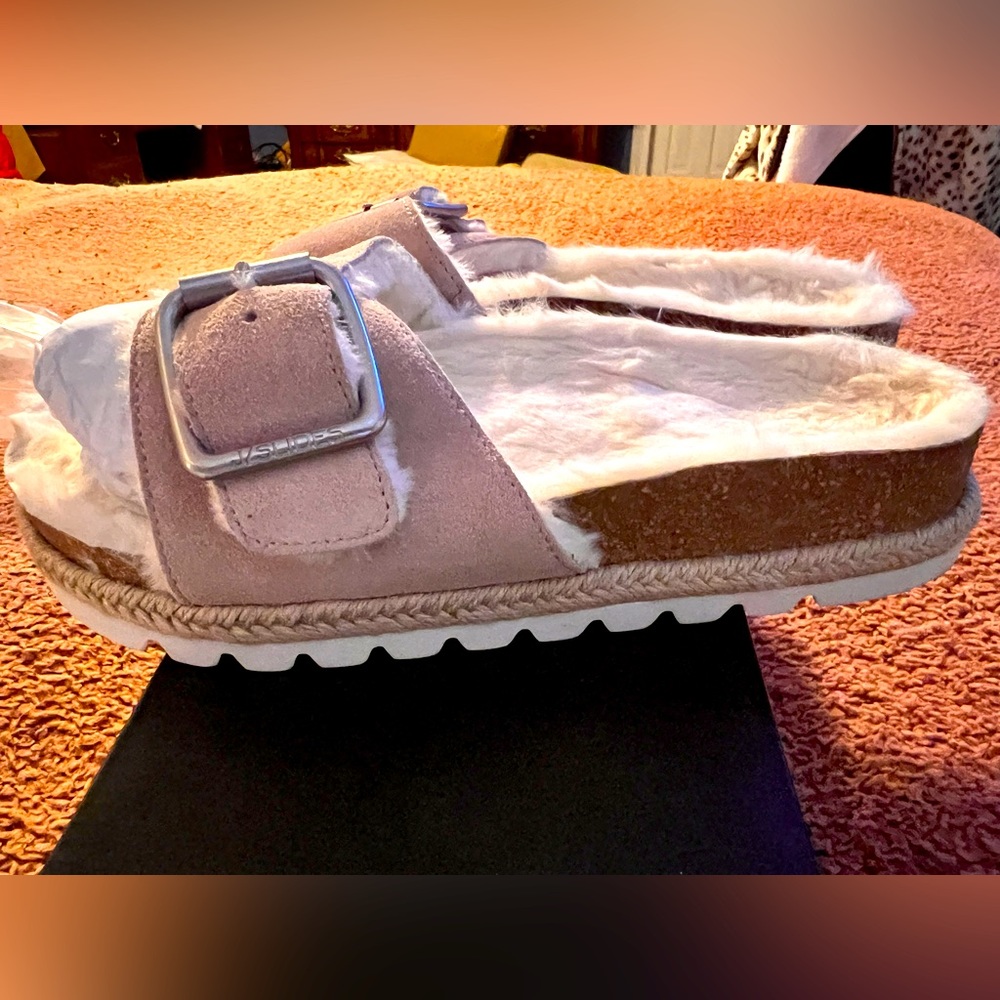 NWT j/slides size 8.